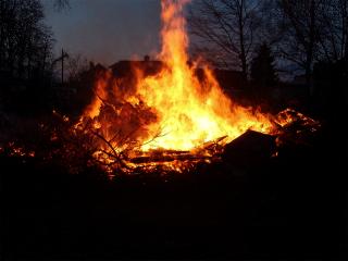 Osterfeuer voll im Gange